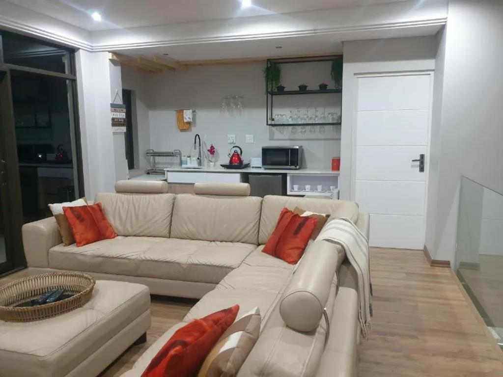 Ekuthuleni Modern Christian With Seaview Umhlanga