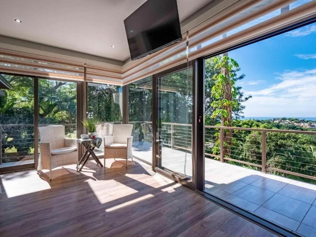 Privatunterkunft Ekuthuleni Modern Christian With Seaview Umhlanga Rocks